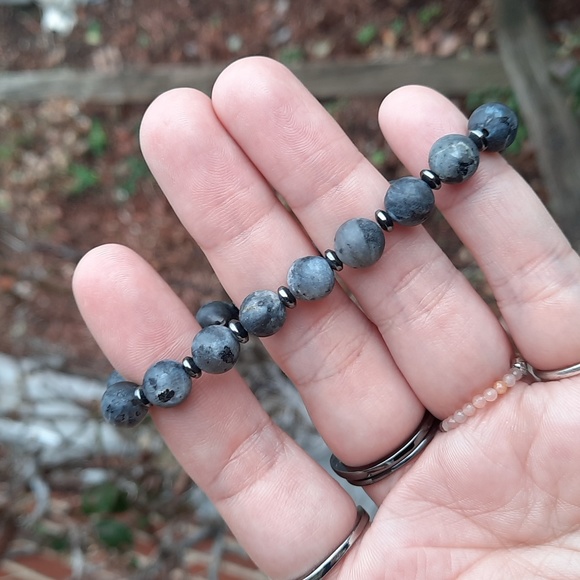 Matte Larvikite stone 8mm bracelet - Picture 3 of 4